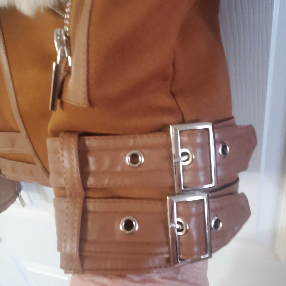 ANEWSTA COGNAC BROWN FAUX FUR NECK COLLAR. SMALL (4) EU 36. AVIATOR . Cropped. - Picture 3 of 8